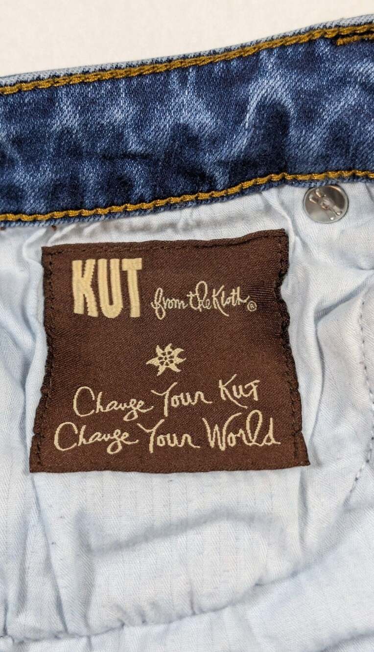 KUT from the Kloth Katy Boyfriend Denim Shorts Medium Wash Cuffed Raw Hem Size 2 - Picture 10 of 14
